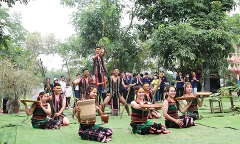 Trải nghiệm “Ngày hội gia đình” trên Làng Văn hóa Du lịch các dân tộc Việt Nam