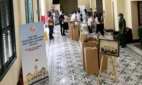 Người dân Sài Gòn hào hứng tham gia tour du lịch đặc biệt dịp 2/9