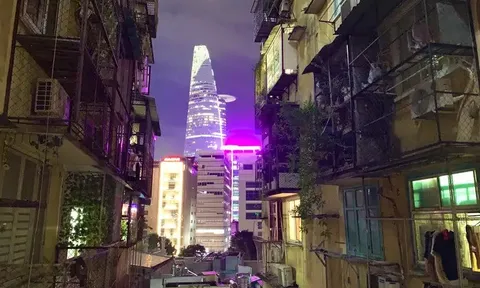 Tá túc chung cư cũ ở TP.HCM, chàng Tây có được trải nghiệm "đầy màu sắc"