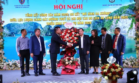Chi hội Tàu du lịch Hạ Long xây dựng “văn hóa giao thông bình yên sông nước”