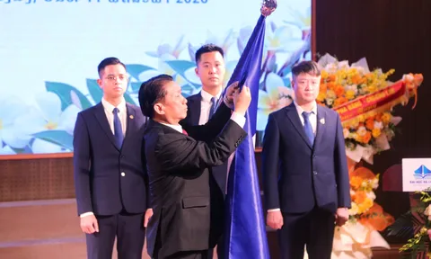 Trường Đại học Hạ Long được Nhà nước Lào tặng Huy chương Lao động
