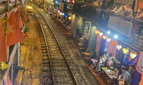 Trải nghiệm "có 1 không 2" tại cà phê đường tàu Hà Nội thu hút du khách thập phương