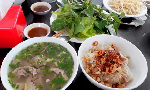 Độc đáo món phở "gọi 1 được 2" tại Tây Nguyên