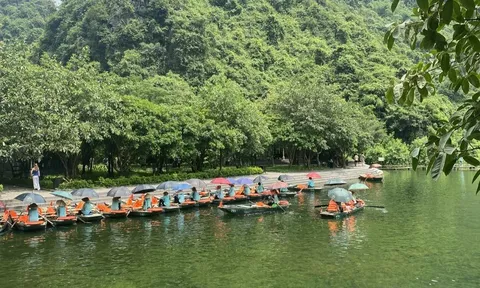  Trải nghiệm lênh đênh Tràng An khiến du khách mê mẩn