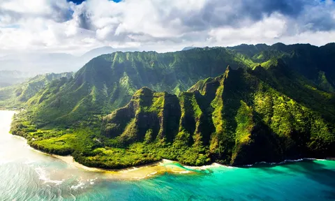 Núi lửa Mauna Loa ở Hawaii phun trào lần đầu tiên trong 40 năm