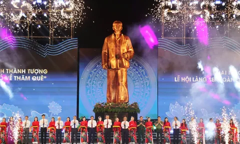 Khai mạc Lễ hội Làng Sen toàn quốc năm 2025 và khánh thành Tượng “Bác Hồ về thăm quê”