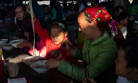 Triển lãm ảnh "Mẹ yêu con" của NAG Lê Bích: Gần 20 năm hoàn thành 30 bức ảnh về những người mẹ dọc miền tổ quốc