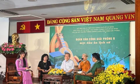Chuyện chưa kể về đoàn văn công R: Từ chiến khu đến trang sách