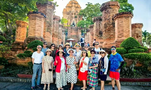 Du lịch Việt Nam bứt phá ngoạn mục nửa đầu 2025: Du khách Trung Quốc dẫn đầu, GDP tăng trưởng ấn tượng