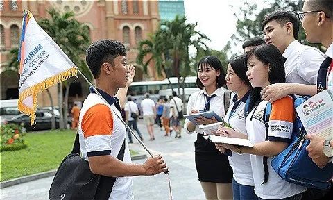 Hướng dẫn viên du lịch TP.HCM mở rộng 2025: Nâng tầm vai trò 'sứ giả' văn hóa