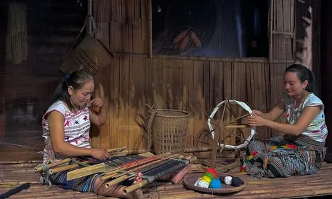 Tôn vinh nghề dệt thổ cẩm Mạ: Khi ký ức làng nghề được “đánh thức” giữa lòng Sài Gòn