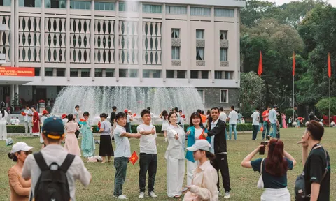 TPHCM: Không phải cứ mang máy ảnh vào Dinh Độc Lập là phải trả 500.000 đồng