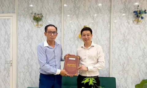 Tạp chí Vietnam Travel trao quyết định bổ nhiệm Thư ký tòa soạn