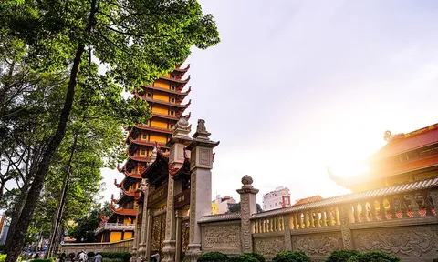 Chiêm bái những ngôi chùa nổi tiếng nhất Sài Gòn mùa Phật Đản 2023
