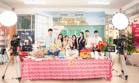 “Khai máy thanh xuân! ‘BUS’ – hành trình ghi lại những khoảnh khắc không vé khứ hồi.”