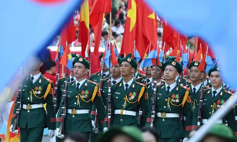 TP.HCM rợp cờ hoa trong ngày tổng duyệt diễu binh, diễu hành