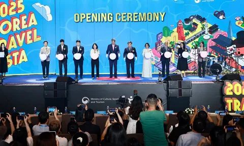 Lễ hội Du lịch Hàn Quốc -  Korea Travel Festa 2025 bùng nổ trong ngày đầu khai mạc