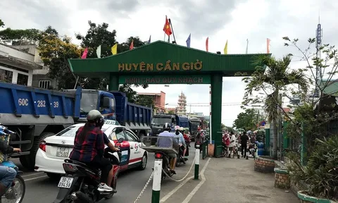 Một tập đoàn lớn tài trợ ba phà 200 tấn phục vụ nhu cầu đi lại tại phà Bình Khánh