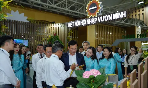 Gian hàng Lâm Đồng thu hút hàng nghìn khách tham quan tại Hội chợ mùa thu 2025
