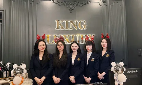 Du khách quốc tế ấn tượng với dịch vụ Barbershop kết hợp thư giãn và gội đầu dưỡng sinh
