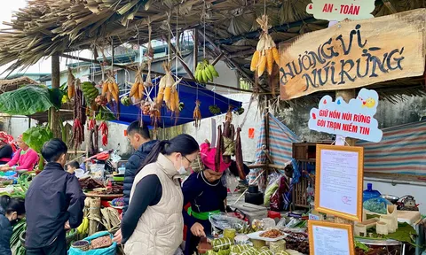 Trở về “Chợ Cốc Lếu xưa” tại Festival Sông Hồng 2025