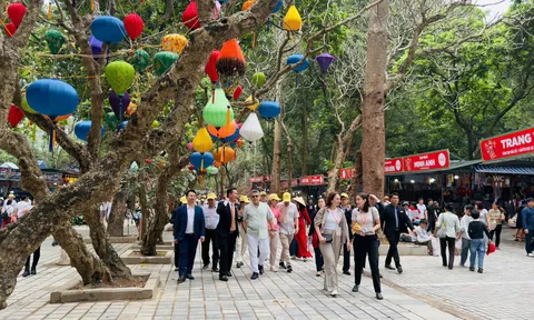 Du xuân hữu nghị 2026 tại Di tích quốc gia đặc biệt Hương Sơn