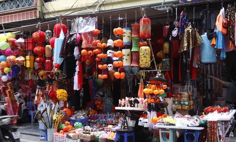 Ghé thăm con phố rực rỡ màu sắc nhất dịp lễ Halloween ở Hà Nội