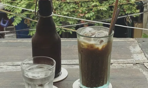 Người nước ngoài yêu cà phê Việt, khen loại đồ uống này ngon nhất thế giới