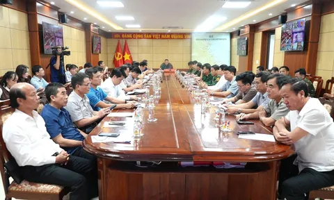 Thủ tướng Chính phủ họp khẩn ứng phó với bão số 5
