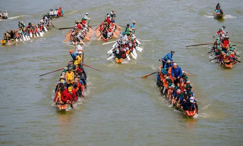 Tỉnh Quảng Trị: Lễ hội đua, bơi thuyền truyền thống trên sông Kiến Giang mừng tết Độc lập