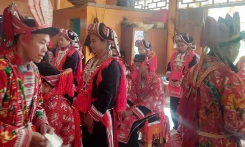 Giữ gìn bản sắc văn hóa người Dao đỏ từ nghề thêu lễ phục cấp sắc