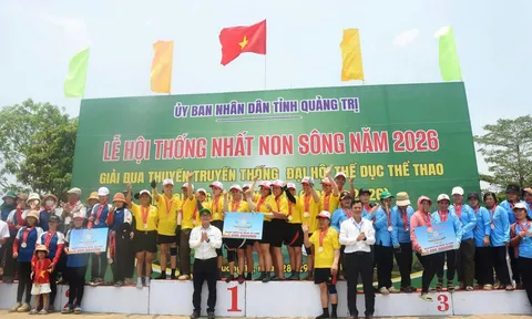 Quảng Trị: Hàng trăm tay chèo sôi nổi tranh tài giải đua thuyền trên sông Bến Hải lịch sử