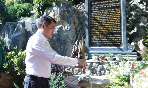 Thủ tướng Lê Minh Hưng dâng hương tại các khu di tích lịch sử tỉnh Quảng Trị