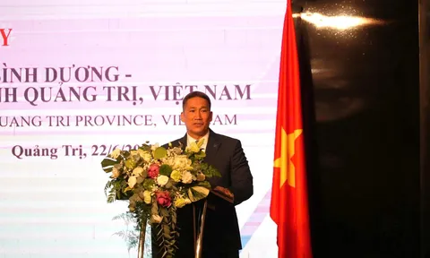 Quyền Bộ trưởng Hải quân Hoa kỳ Hùng Cao đến Quảng Trị