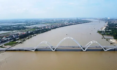 Ngắm cầu Nhật Lệ 3- vẻ đẹp hình tượng thiên nhiên hùng vĩ với những dòng sông uốn lượn dưới núi đá vôi