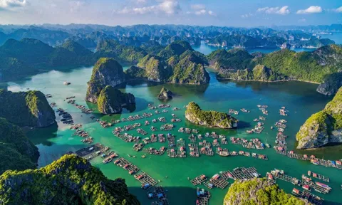 Điện Biên: Triển lãm "Du lịch qua các miền di sản và danh thắng Việt Nam"