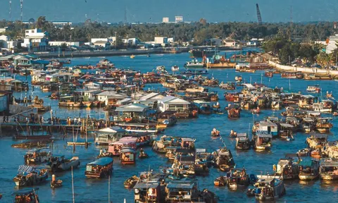 Phát triển du lịch toàn diện, nhanh và bền vững
