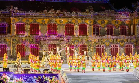 Festival Huế 2024 thu hút du khách với chuỗi hoạt động lễ hội đặc sắc