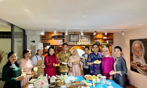 Gắn kết văn hoá ASEAN qua workshop làm bánh trung thu và tiệc trà