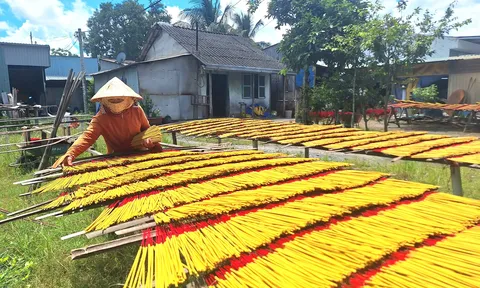 Nét đẹp làng nghề: Thăm làng nhang Lê Minh Xuân - trăm năm còn mãi!