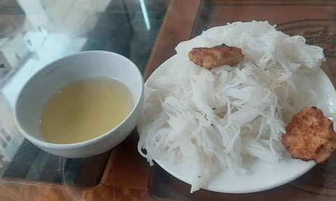 Xử phạt quán ăn bán suất bún 35.000 đồng chỉ vỏn vẹn 2 miếng chả ở Sầm Sơn