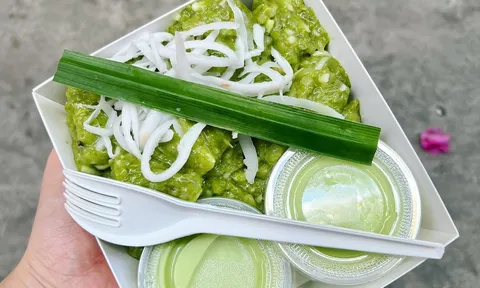 Cốm xào - thức quà ngon của mùa thu Hà Nội