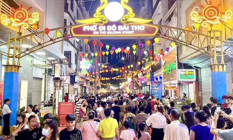Phố đi bộ Bài Thơ - sản phẩm du lịch mới của thành phố Hạ Long