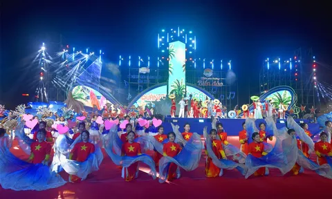 Choáng ngợp trước đại tiệc Carnival “Sắc màu biển đảo Quảng Ngãi”