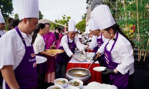 300 tô bún bò cùng lúc xác lập Kỷ lục Việt Nam, Huế khẳng định vị thế Kinh đô Ẩm thực