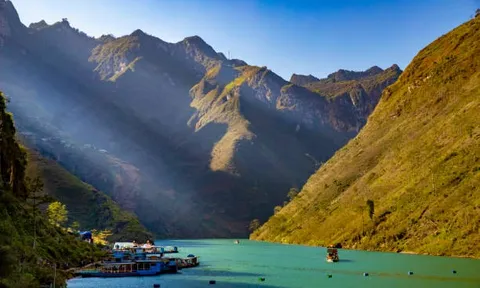 Không đi tàu, du khách vẫn có nhiều lựa chọn khi du lịch sông Nho Quế