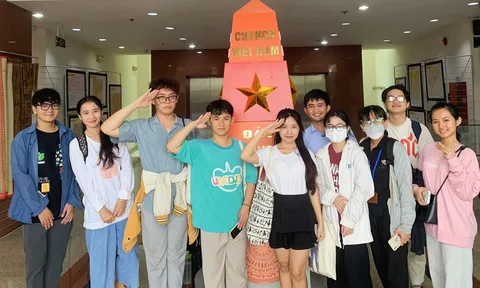 Hiểu lịch sử, tường địa lý qua triển lãm “Biển - Đảo Việt Nam: Những minh chứng lịch sử”