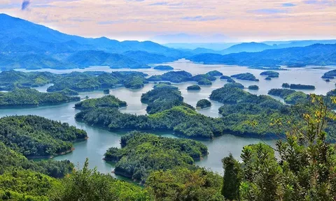 Mê mẩn vẻ đẹp hồ Tà Đùng - “Vịnh Hạ Long trên cạn” giữa đại ngàn