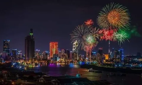Hoà mình vào không khí của các lễ hội dịp cuối năm, xem pháo hoa đón Tết 2024