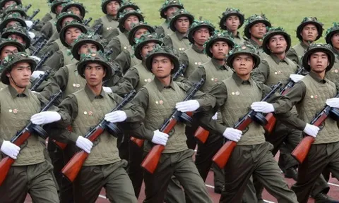 Rực sắc cờ đỏ sao vàng tại lễ diễu binh, diễu hành kỷ niệm 70 năm Chiến thắng Điện Biên Phủ